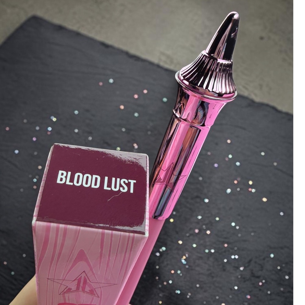 Jeffree Star Cosmetics - Velour Lip Liner - Shade: Blood Lust *NIB*‎